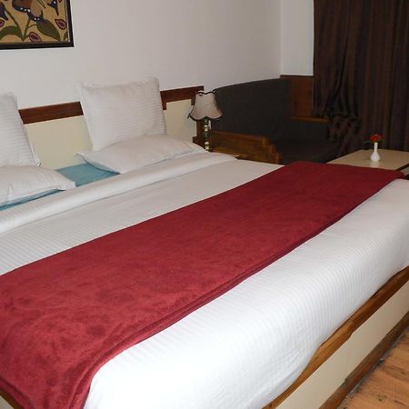 Standard Hotel And Resturant Srīnagar Extérieur photo