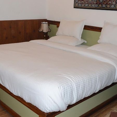 Standard Hotel And Resturant Srīnagar Extérieur photo