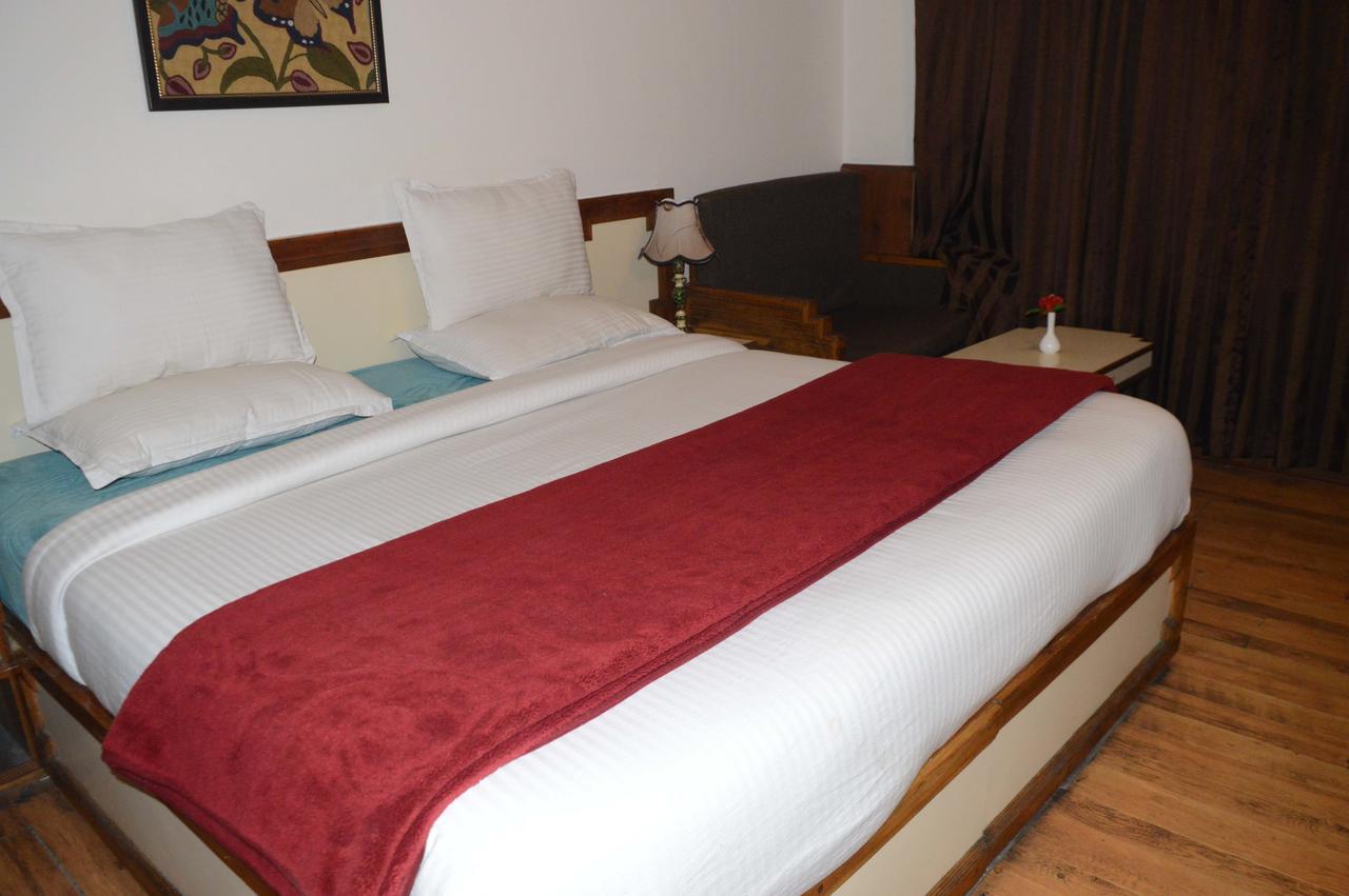 Standard Hotel And Resturant Srīnagar Extérieur photo