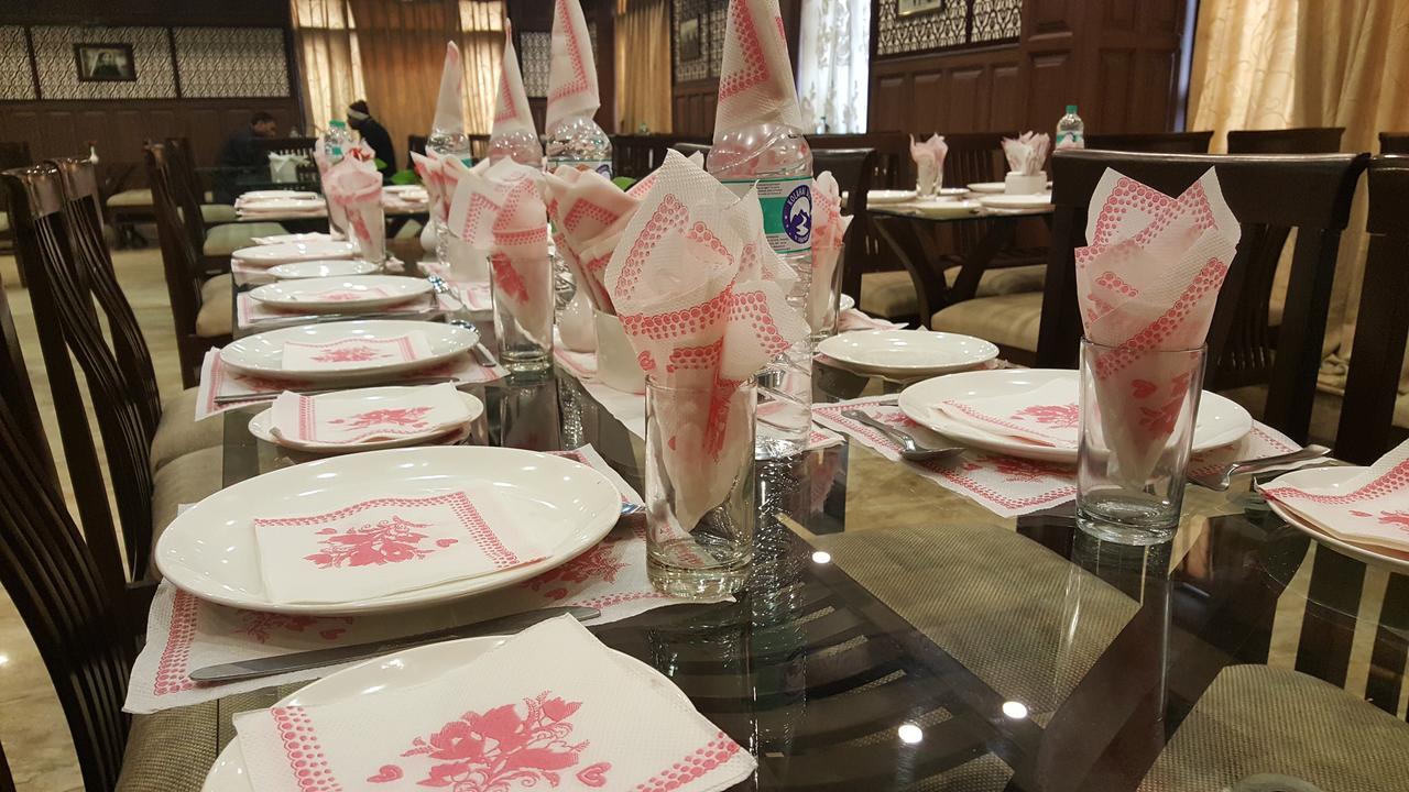 Standard Hotel And Resturant Srīnagar Extérieur photo
