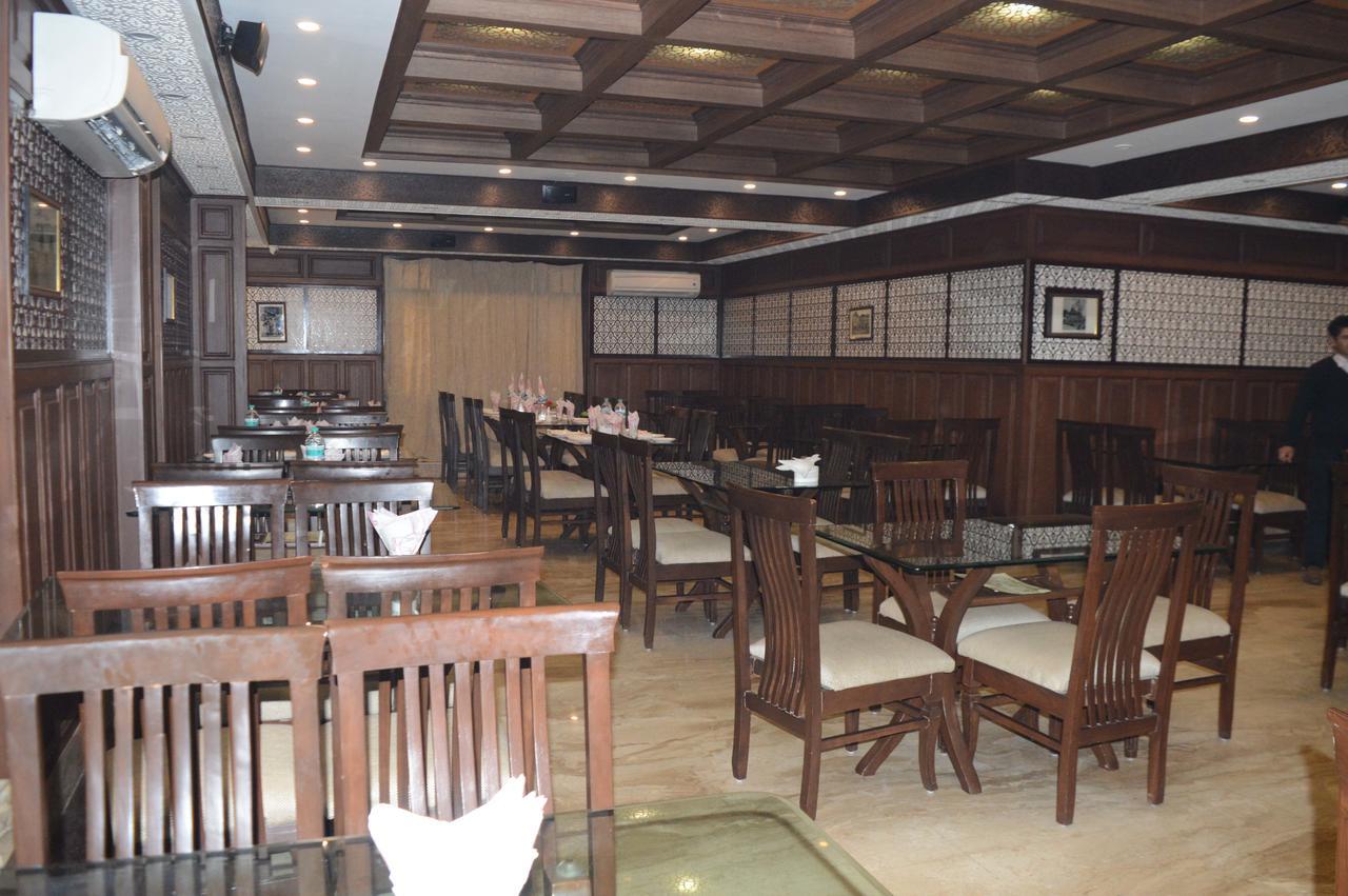 Standard Hotel And Resturant Srīnagar Extérieur photo