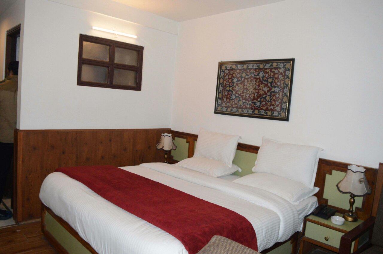Standard Hotel And Resturant Srīnagar Extérieur photo