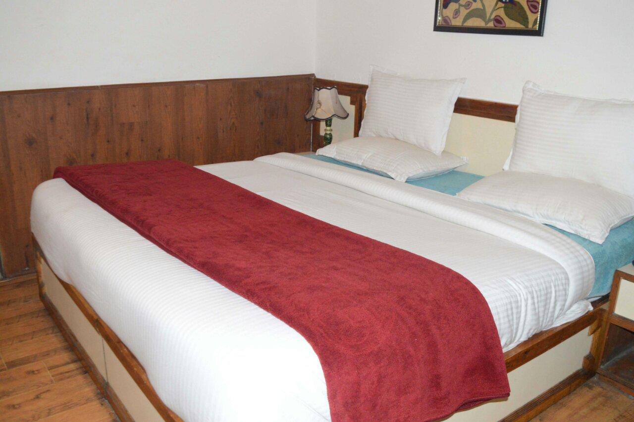 Standard Hotel And Resturant Srīnagar Extérieur photo
