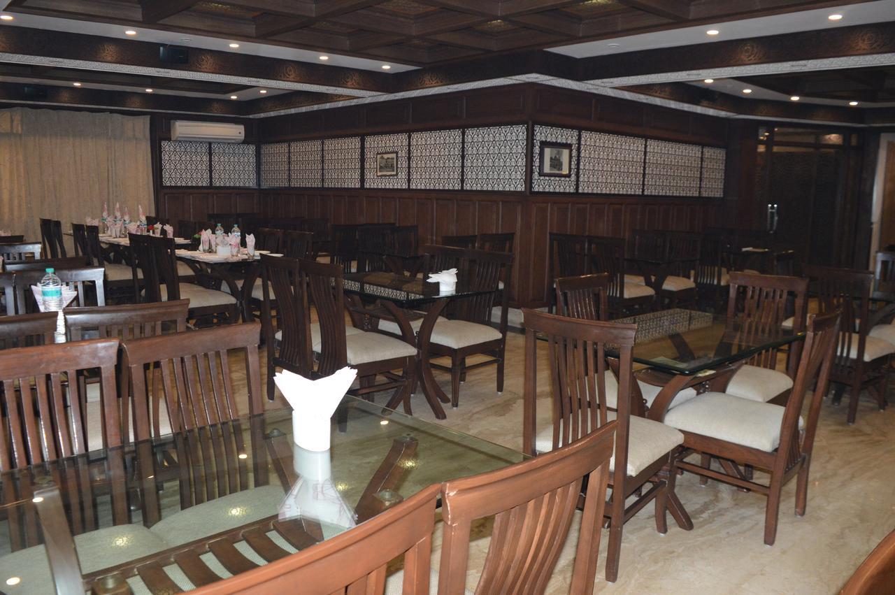 Standard Hotel And Resturant Srīnagar Extérieur photo
